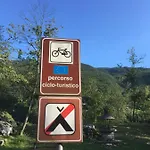 Dom wakacyjny Casa A Schiera Fronte Con Giardino Barcis