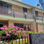 Casa A Schiera Fronte Con Giardino Hébergement de vacances