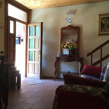 Casa A Schiera Fronte Con Giardino