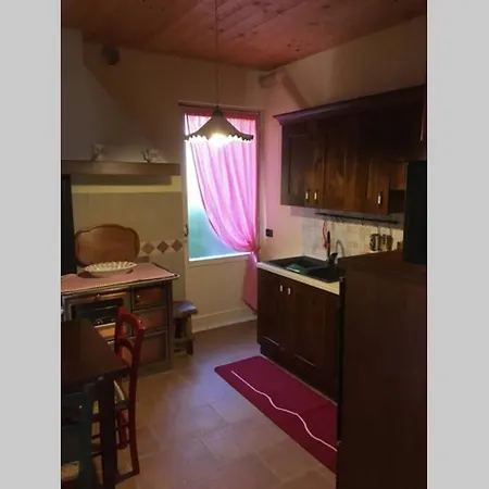 Casa A Schiera Fronte Con Giardino