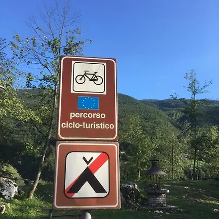 Ferienhaus Casa A Schiera Fronte Con Giardino Barcis