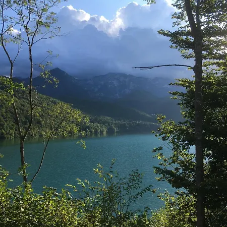 Casa de Férias Casa A Schiera Fronte Con Giardino Barcis