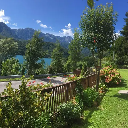 Casa A Schiera Fronte Con Giardino