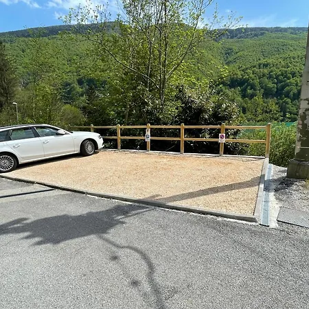 Casa A Schiera Fronte Con Giardino