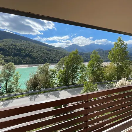 Casa A Schiera Fronte Con Giardino